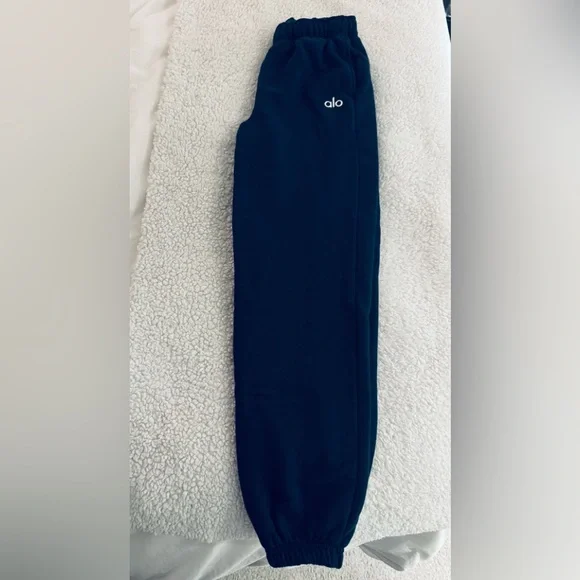 ALO Accolade Navy Sweatpants - Picture 9 of 9